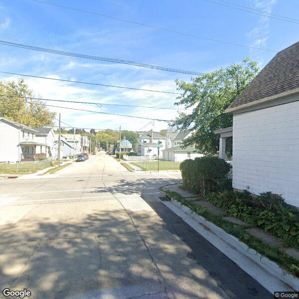 2605 & 2605 1 2 White St