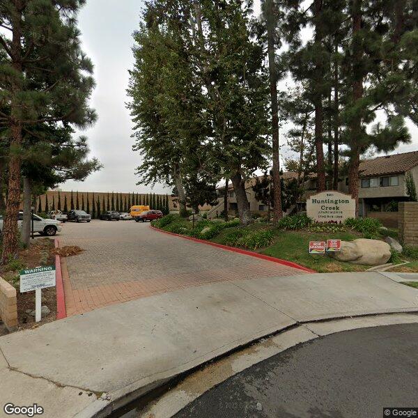 Huntington Villa Yorba Apartments